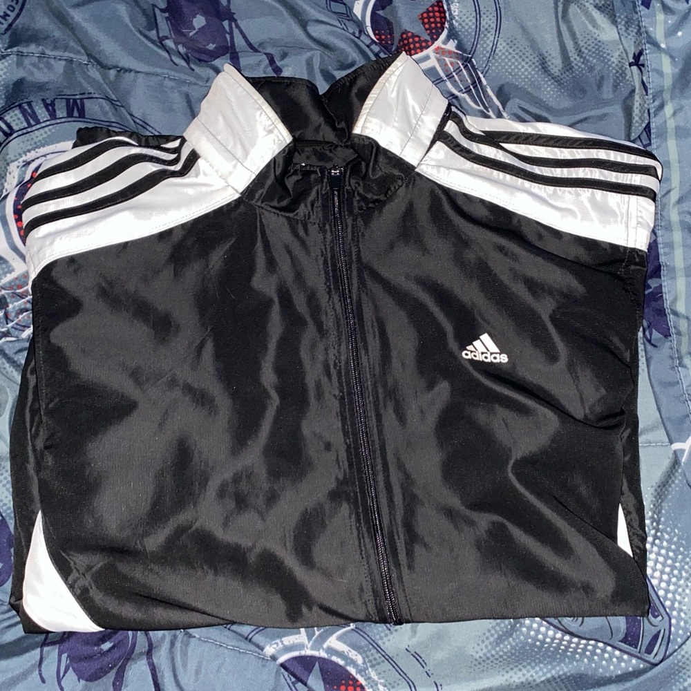 Adidas windbreaker with hood that’s unzipable